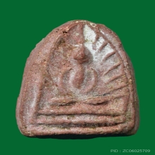 พระพิมพ์เล็บมือข้างรัศมี หลังยันต์มะอะอุ กรุวัดเจ้ามูล 2460