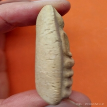 พระสมเด็จพิมพ์เล็บมือ เนื้อผงแตกลายงา