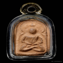 ลป บุญ ซุ้มเว้า หลังเบี้ย พระหนา สวยคมชัดมากครับ