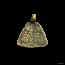 เหรียญหล่อจอบเล็ก พิมพ์แข้งตรง หลวงพ่อเงิน วัดบางคลาน