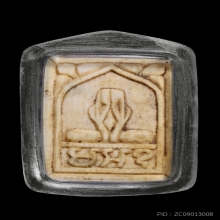 หลวงพ่อเดิม นางกวักหลังพระปิดตา เนื้องาแกะสวยสมบูรณ์