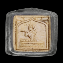 หลวงพ่อเดิม นางกวักหลังพระปิดตา เนื้องาแกะสวยสมบูรณ์