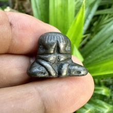 พระปิดตา เนื้อสำริดเงิน  พิมพ์เข่าบุ่มหลังยันต์ วัดโพธิ์เอน