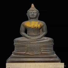 พระบูชาหลวงพ่อโสธรแผ่นปั้มครึ่งซีก ปี 2497