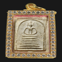 พระสมเด็จวัดเกษไชโย พิมพ์ 7 ชั้น