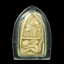 นางกวักปีวอกงาแกะ สูงเกือบ 1.5 นิ้ว แกะด้านเดียว