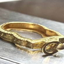 ตลับทองมือ 2 ใส่เหรียญเสมาหลวงปู่ทวด