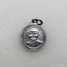 เหรียญเม็ดแตงหลวงพ่อทวดพิมพ์ปีกกา เนื้ออัลปาก้า พ.ศ.2506