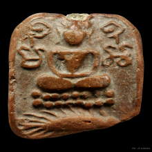 หลวงพ่อปาน ทรงเม่นบัว 2 ชั้น 8 จุด