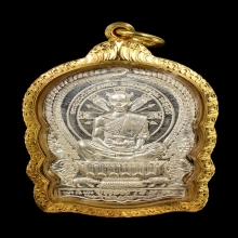 เหรียญนั่งพานหลวงพ่อคูณ รุ่นชนะมาร เนื้อเงิน ปี2537 องค์1