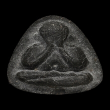 หลวงปู่โต๊ะ รุ่นปลดหนี้หลังยันต์ตรี เนื้อผงใบลาน  พ.ศ.2521