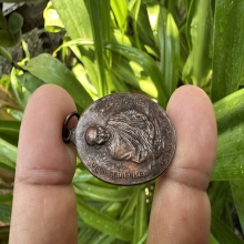 หลวงพ่อเกษม เหรียญ ภปร.ใหญ่ ตอกโค๊ด สวยเดิมๆ