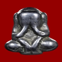 พระปิดตาหลวงปู่นาค วัดห้วยจระเข้ พิมพ์หูกระต่าย ดารา