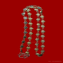 สร้อยนะโม ด้านหลังมีหน้าพ่อท่านคล้าย เนื้อเงินลงถมกะไหล่ทอง 