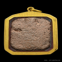 หลวงพ่อปาน วัดบางนมโค พิมพ์ครุฑผีเสื้อ พร้อมทอง+บัตรรับรอง