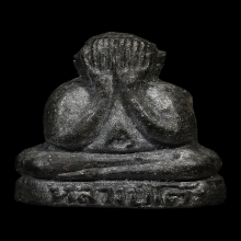 พระปิดตาหลวงปู่โต๊ะ พิมพ์ตุ๊กตาเล็ก เนื้อผงใบลาน พ.ศ. 2521