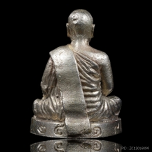 รูปหล่อรุ่นแรกหลวงพ่อมุม วัดนาสัก เนื้อเงิน ปี ๒๕๑๙