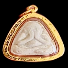 พระปิดตา นะ มิ หลวงปู่สี ฉันทสิริ ปี2517 เลี่ยมทองแท้