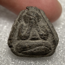 พระปิดตา เนื้อผงคลุกรัก เก่ามีอายุ 