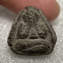 พระปิดตา เนื้อผงคลุกรัก เก่ามีอายุ 