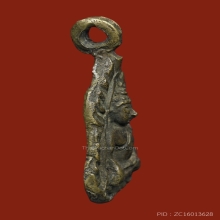 เหรียญหล่อรุ่นแรก หลวงพ่อเพชร วัดท่าหลวง พิจิตร พิมพ์จอบใหญ่