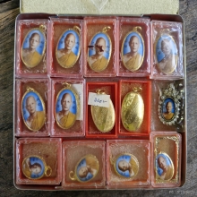 ล็อกเก๊ต เลี่ยมทองเดิมๆพร้อมกล่อง หลวงพ่อแพ วัดพิกุลทอง