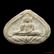 พระกลีบบัวเนื้อผงมหาสเน่ห์ หลวงพ่อเปลื้อง วัดต้นสะตือ