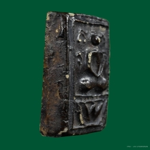 พระสมเด็จเนื้อดินพิมพ์นั่งบัวจุ่มรัก หลวงพ่อนุ่ม 