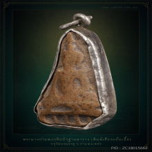 พระนางกำแพงกลีบบัวฐานตาราง กรุวัดบรมธาตุ จ.กำแพงเพชร