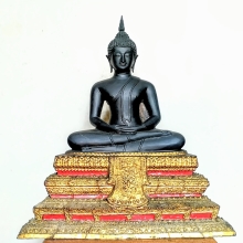 พระบูชายิ้มรับฟ้า 9