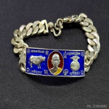เลสใส่ข้อมือ หลวงพ่อคูณ รุ่นแรกเนื้อเงิน ปี 2557