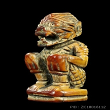 หนุมานเนื้องาแกะ สูงประมาณ 2.6 ซม. ด้านล่างจารตัว นะ