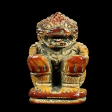 หนุมานเนื้องาแกะ สูงประมาณ 2.6 ซม. ด้านล่างจารตัว นะ