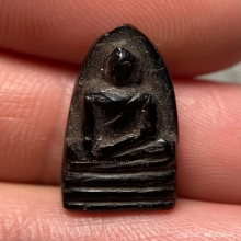 พระไม้เสาโบสถ์เก่า หลวงปู่เหรียญ วัดหนองบัว