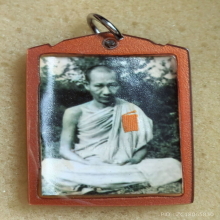 รูปหลวงพ่อเกษม ปี 18 เลี่ยมเก่า กระดาษหนังไก่ มีจีวร