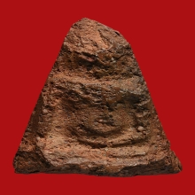 พระนางพญา พิมพ์เข่าตรง กรุวัดนางพญา