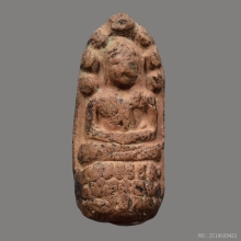 พระปรกตัวหนอน ฐานสามชั้น เนื้อดิน สมเด็จพระพุฒาจารย์ (นวม)