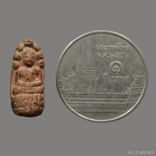 พระปรกตัวหนอน ฐานสามชั้น เนื้อดิน สมเด็จพระพุฒาจารย์ (นวม)