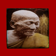 ล็อกเก็ตฉากวิมาน รุ่นเเรก หลวงปู่กาหลง ปี2548