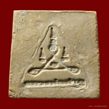 พระสมเด็จพิมพ์ใหญ่เกศจรดซุ้ม หลังยันต์จมลึก หลวงปู่ลำภู