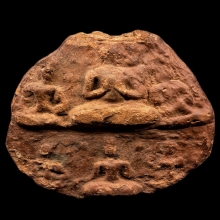 พระพิมพ์ดินดิบศรีวิชัย ปางปฐมเทศนาโปรดปัจวัคคีย์ กรุบนควน