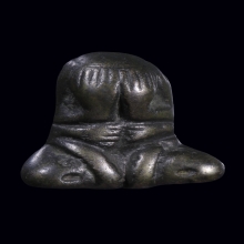 พระปิดตา เนื้อสำริดเงิน พิมพ์เข่าบุ่มหลังยันต์ วัดโพธิ์เอน