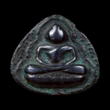 พระกลีบบัวเนื้อเมฆพัดเก่า 