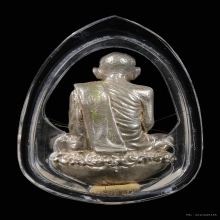 รูปหล่อรุ่นแรก เนื้อเงินพดด้วง หลวงปู่กาหลง เขี้ยวแก้ว