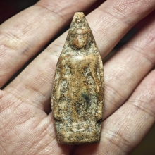 พระร่วงเปิดโลกเนื้อดิน กรุวัดพระแก้ว กำแพงเพชร