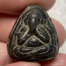 พระปิดตา เนื้อผงคลุกรักเก่า