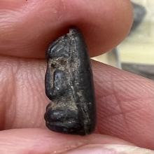 ปิดตาผงคลุกรัก ขนาดเล็กเก่ามากแห้งๆ ผงจัดดูง่าย สมบูรณ์