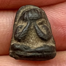 ปิดตาผงคลุกรัก ขนาดเล็กเก่ามากแห้งๆ ผงจัดดูง่าย สมบูรณ์