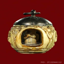 หนุมานเฝ้าถ้ำ แกะเป็นหนุมาน 4 ตัว เฝ้าอยู่ในถ้ำ 1 ตัว 