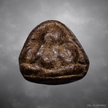 พระปิดตาจิ๋ว เนื้อผงคลุกรักหลวงพ่อเชย วัดโพธิ์ทองล่าง 